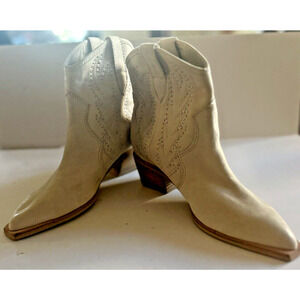 DOLCE VITA Point Toe Block Heel Fx Suede Western Ankle Booties Ivory Cream Sz 6